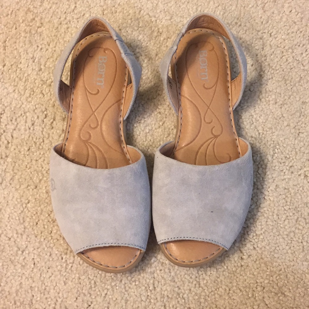 Born sandals, size 8m.  Very comfortable.